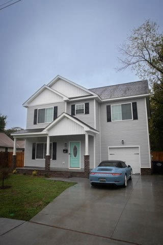 Front yard exterior view of the house